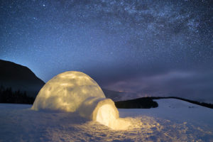 nuit en igloo durant un stage survie en hiver