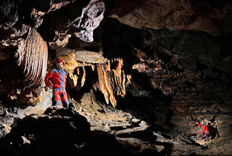 Spéléo sportive en Pyrénées Orientales avec un moniteur