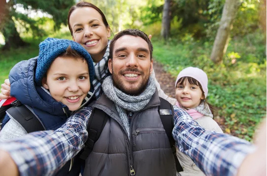 Photo de famille en randonnée
