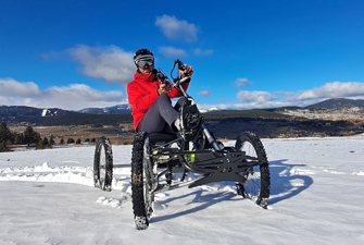 Quadbik dan la neige